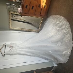 Elegant White Lace Wedding Dress